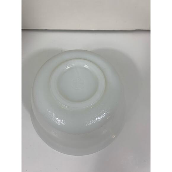 Vintage FARMHOUSE GE Milk Glass Mixing Bowl - Picture 3 of 6